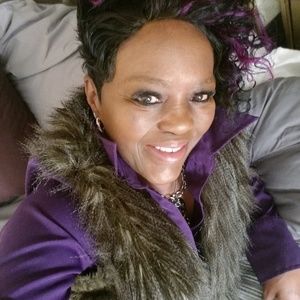 Meet your Posher, Gloria